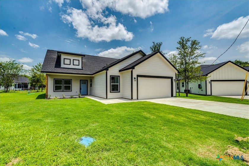 Beautifully crafted modern farmhouse located on an oversized 0 - photo 38