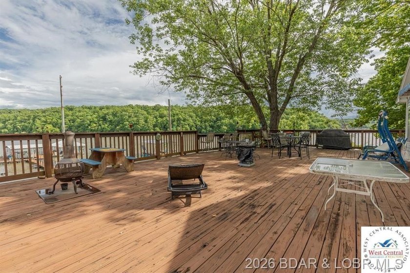 Lake of the Ozarks family oasis ready and available for you and - photo 3