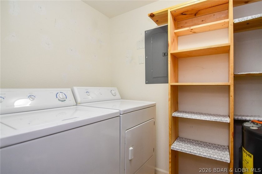 This is the perfect lakefront condo just in time for summer! - photo 6