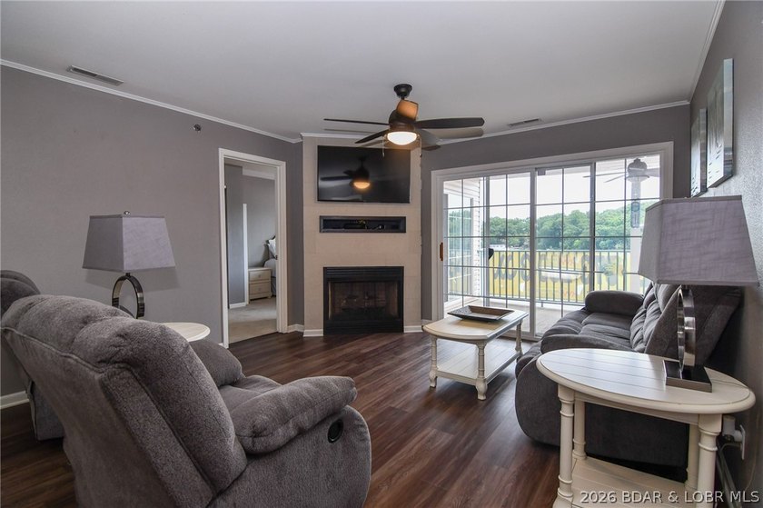 This is the perfect lakefront condo just in time for summer! - photo 8