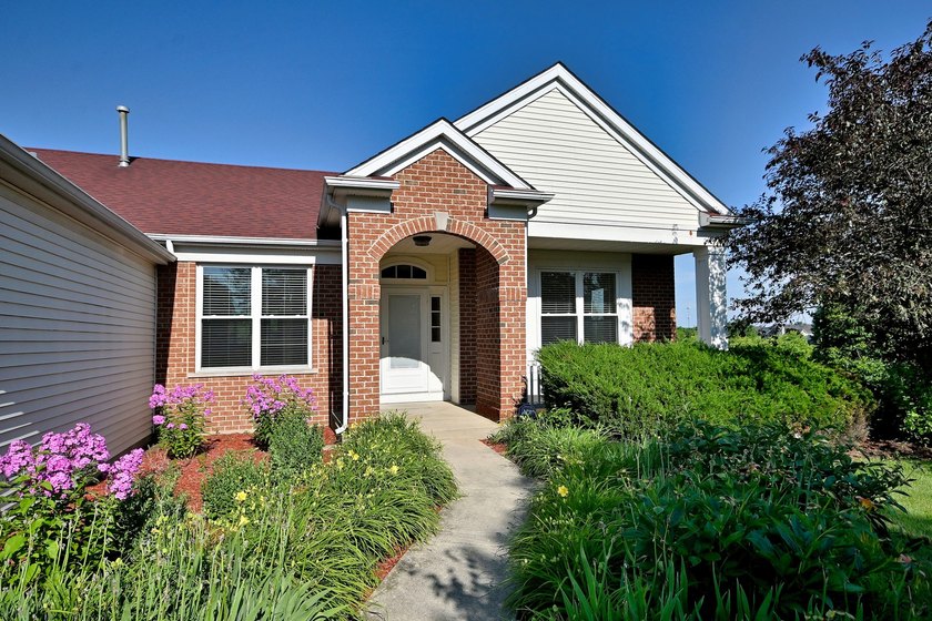 BEAUTIFUL, rare, and hard to find in the area, this upgraded - photo 2