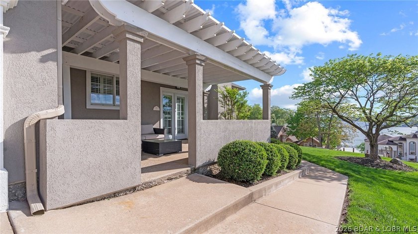 Year round lake views in the highly sought-after Regency Cove - photo 9