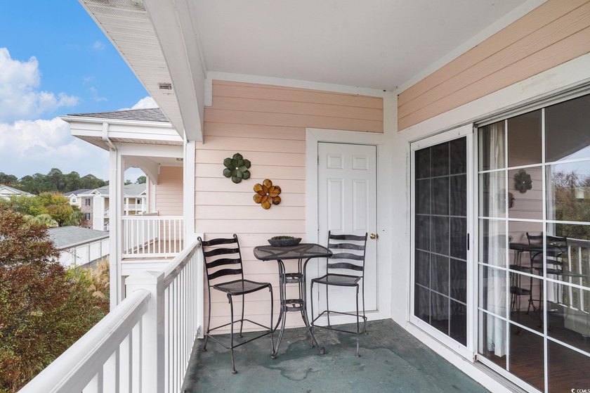 This beautiful top floor End Unit Condo Features, 3 bedroom, 2 - photo 23