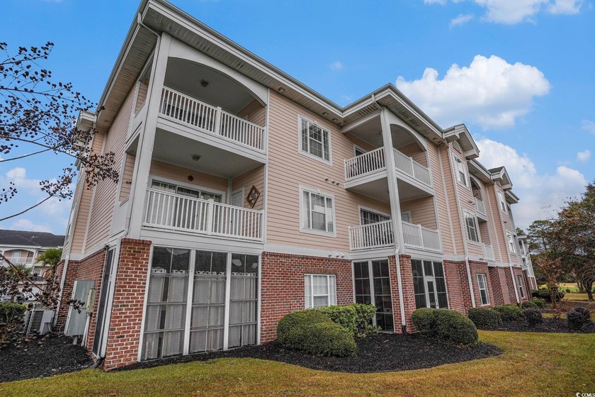 This beautiful top floor End Unit Condo Features, 3 bedroom, 2 - photo 25
