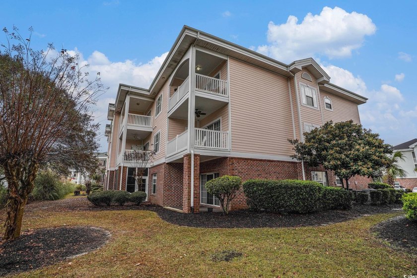 This beautiful top floor End Unit Condo Features, 3 bedroom, 2 - photo 26