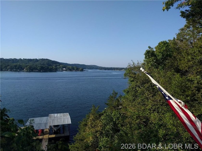 Great Lake View and nice open Decks with a Hot Tub! Vaulted - photo 4