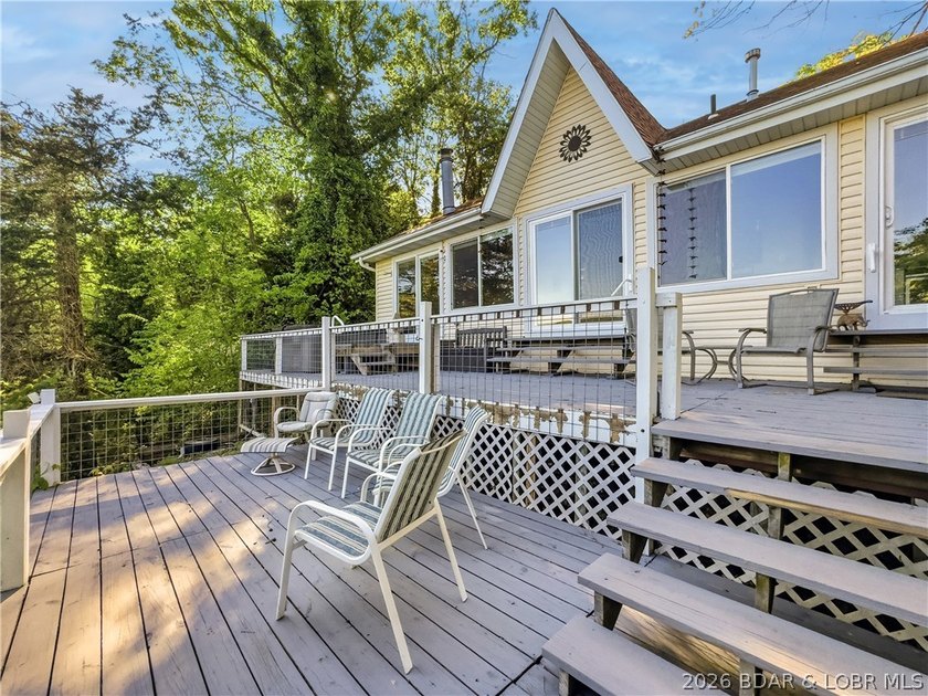 Great Lake View and nice open Decks with a Hot Tub! Vaulted - photo 5