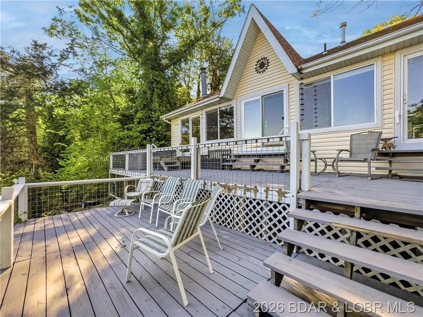 Great Lake View and nice open Decks with a Hot Tub! Vaulted - photo 5
