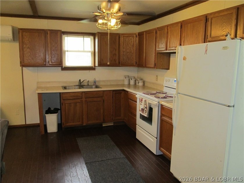 A 2 bedroom, 1 bath home on a double lot in a Lake of the Ozarks - photo 3