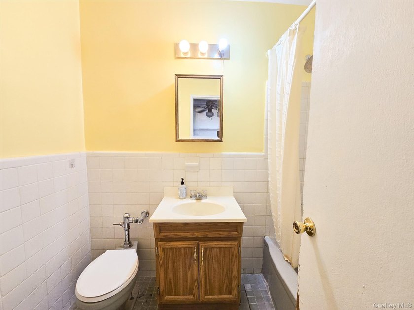 Prime Location, Conveniently located lobby. Alcove studio with - photo 7