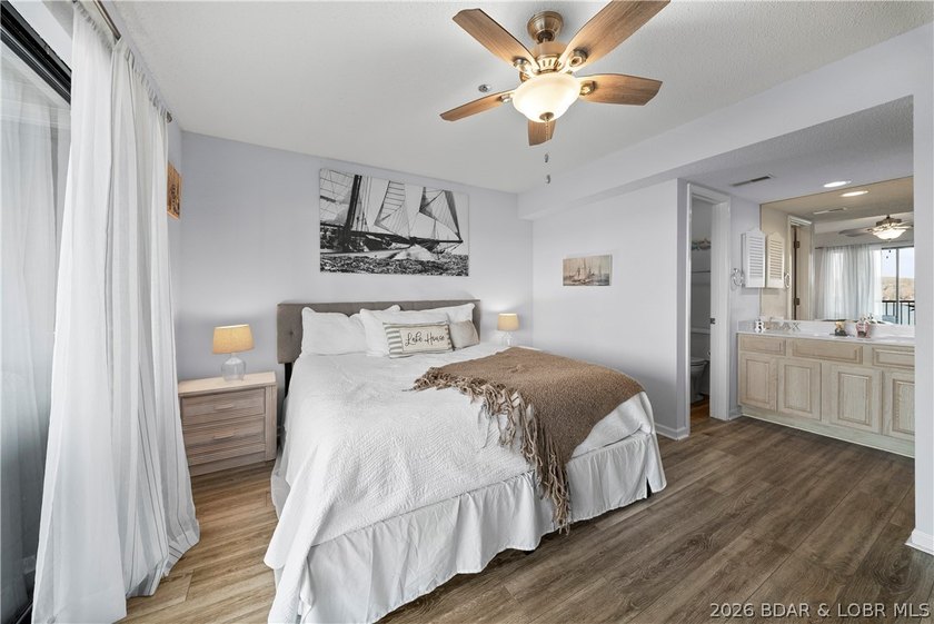 A turnkey Lake Ozark condo offering comfort, convenience, and - photo 3