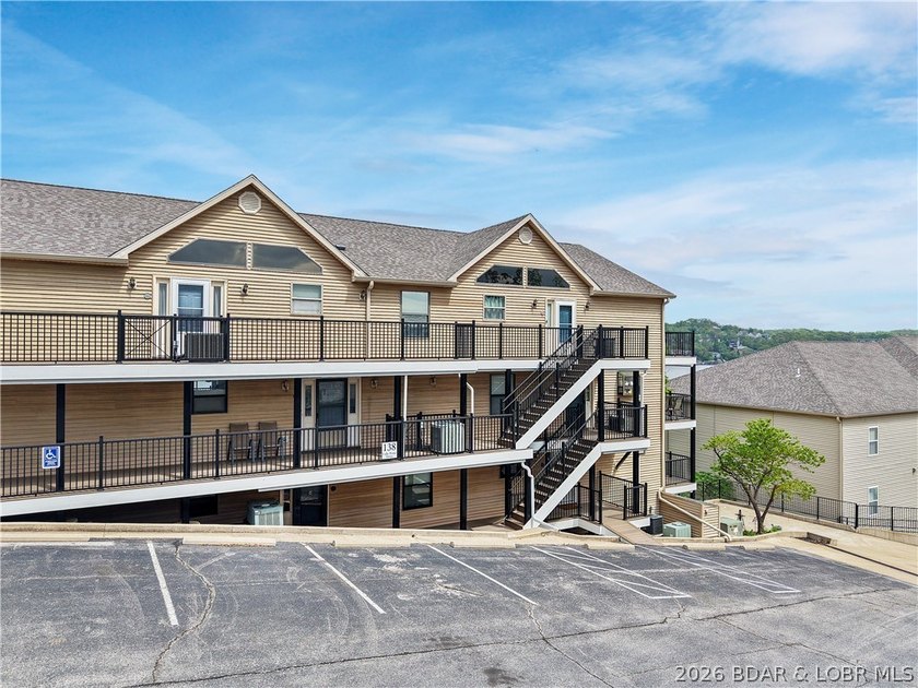 A turnkey Lake Ozark condo offering comfort, convenience, and - photo 4