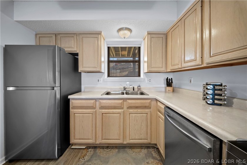 A turnkey Lake Ozark condo offering comfort, convenience, and - photo 8