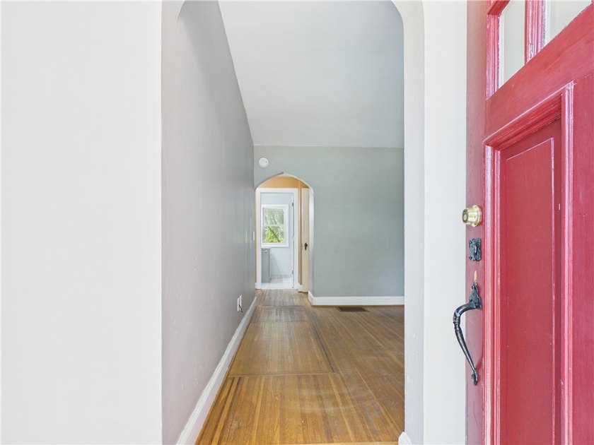 Charming and well maintained 3-bedroom, 2.5-bath Cape Cod - photo 4