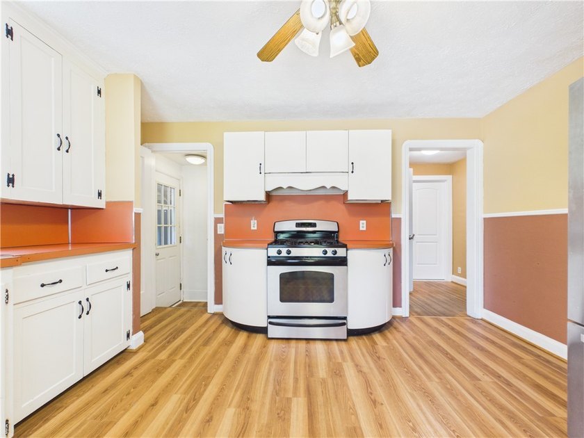 Charming and well maintained 3-bedroom, 2.5-bath Cape Cod - photo 7