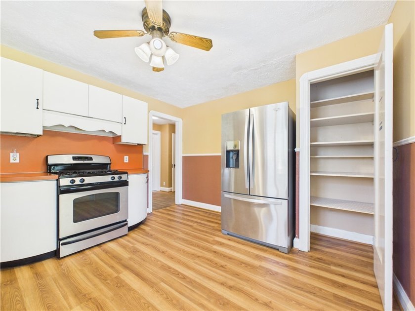 Charming and well maintained 3-bedroom, 2.5-bath Cape Cod - photo 8