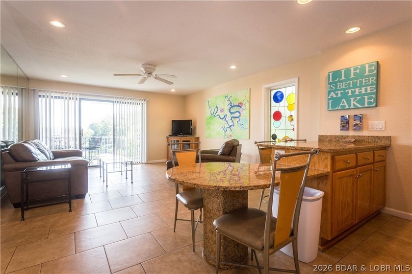 Welcome to this beautifully updated 1-bedroom lakefront end-unit - photo 3