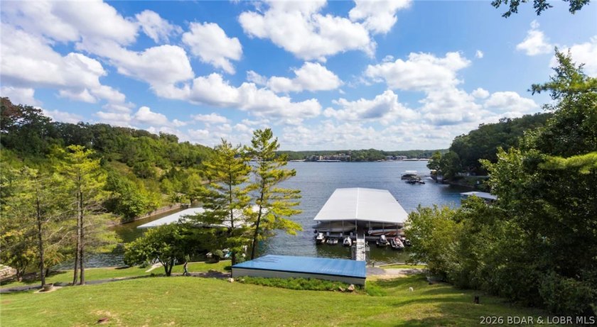 Welcome to this beautifully updated 1-bedroom lakefront end-unit - photo 6