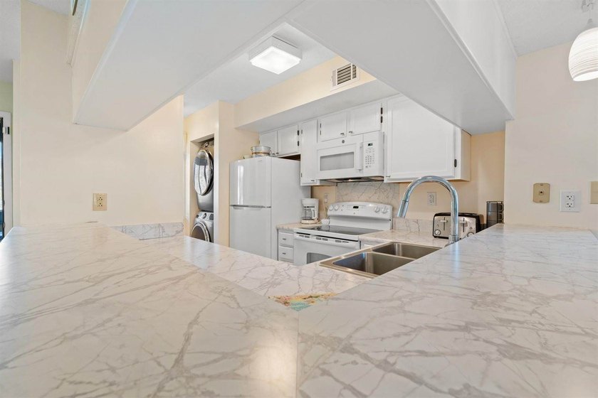 Welcome to Unit D-9 at Summertree Resort, a beautifully updated - photo 7
