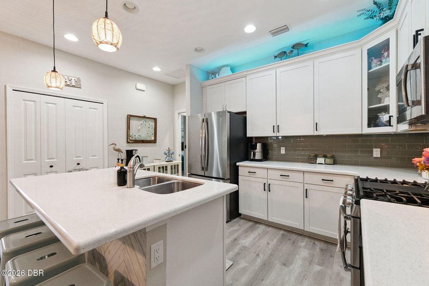 Experience RESORT-STYLE living in this BEAUTIFUL Antigua model - photo 11