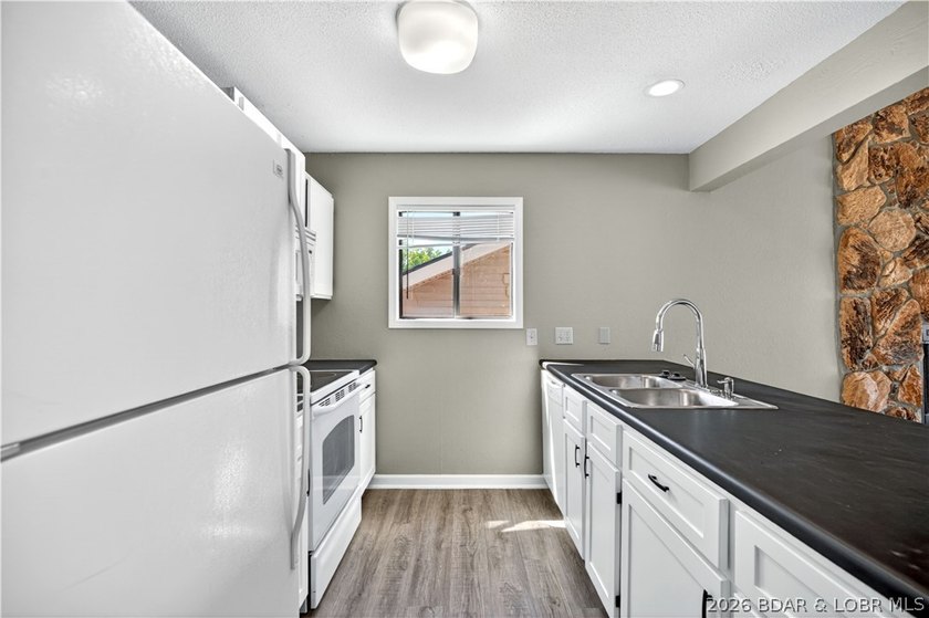 123 Barba Le Lane #3A in Lake Ozark at Robinwood Condos offers a - photo 2