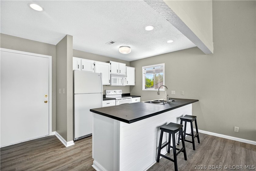 123 Barba Le Lane #3A in Lake Ozark at Robinwood Condos offers a - photo 3