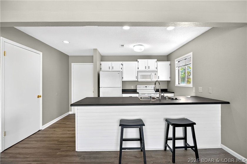 123 Barba Le Lane #3A in Lake Ozark at Robinwood Condos offers a - photo 4