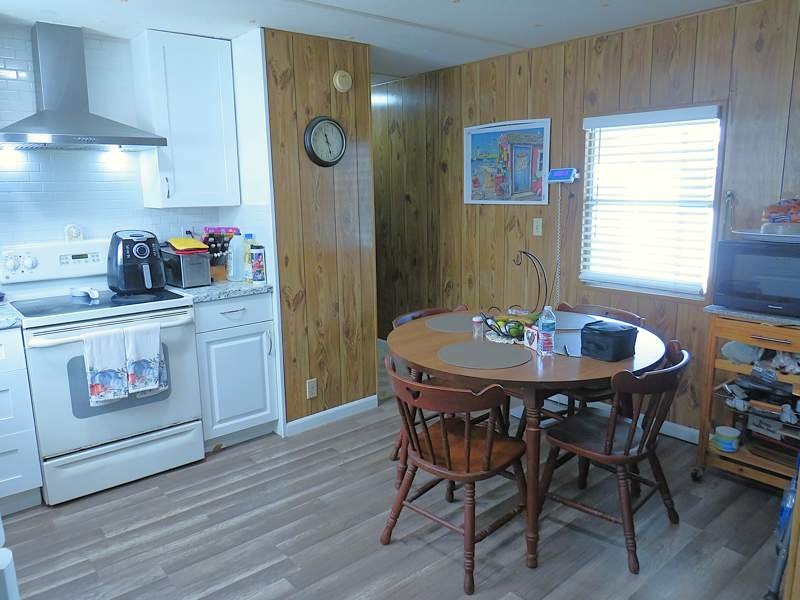 Come and see this affordable 2/2 split plan home today. Kitchen - photo 4