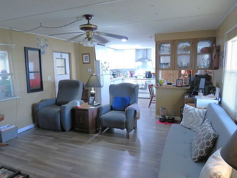 Come and see this affordable 2/2 split plan home today. Kitchen - photo 6