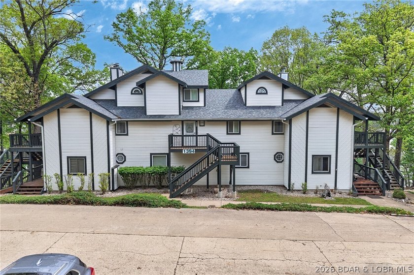 Experience the perfect blend of accessibility &amp; quiet lakeside - photo 2
