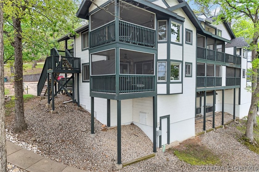 Experience the perfect blend of accessibility &amp; quiet lakeside - photo 4