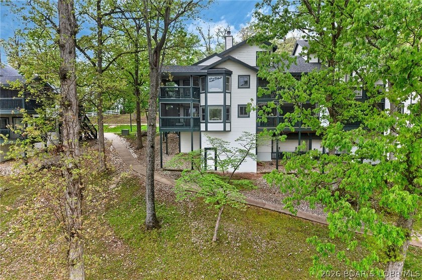 Experience the perfect blend of accessibility &amp; quiet lakeside - photo 5