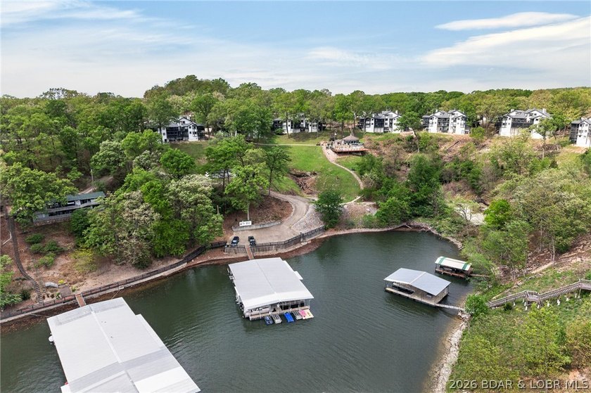 Experience the perfect blend of accessibility &amp; quiet lakeside - photo 9