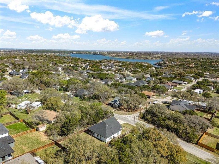 Welcome to this stunning 3 bedroom, 2 bathroom home nestled - photo 3