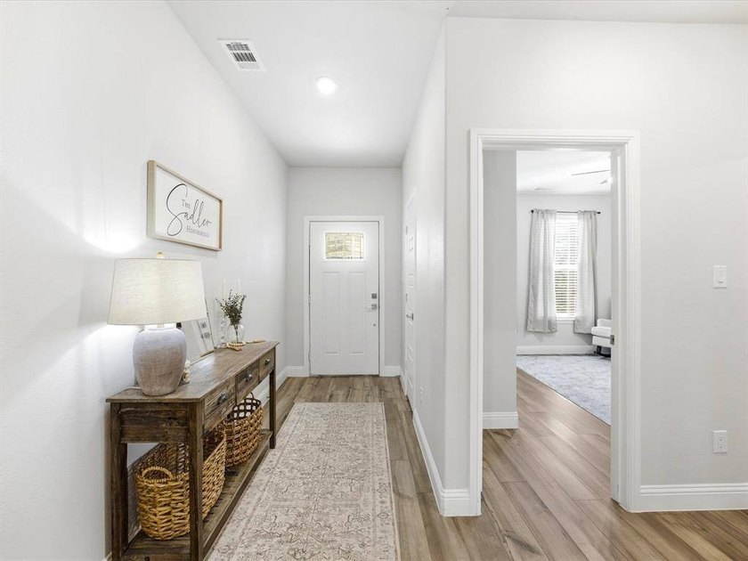 Welcome to this stunning 3 bedroom, 2 bathroom home nestled - photo 4
