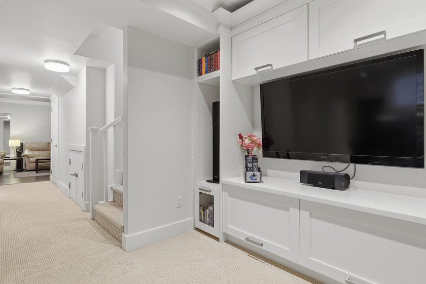 Welcome to Elgin Oaks, where timeless design meets exceptional - photo 30