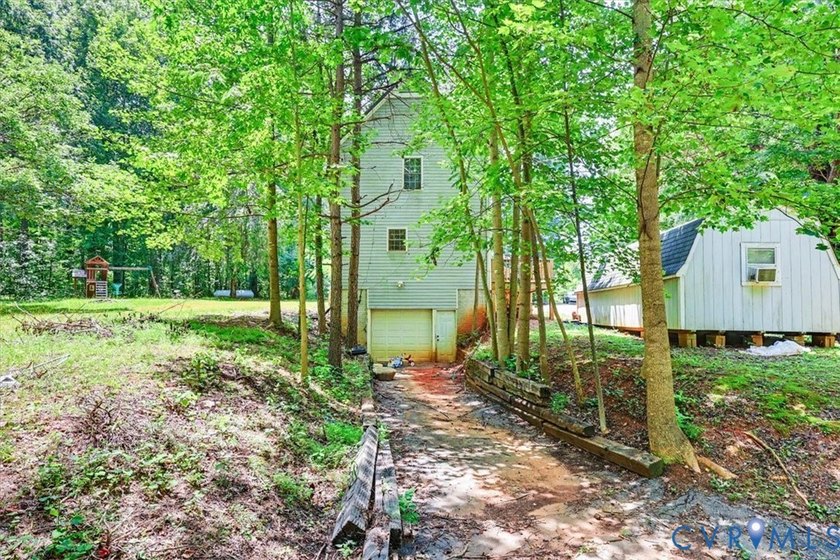 Escape to your own private retreat in the heart of Victoria, VA! - photo 31
