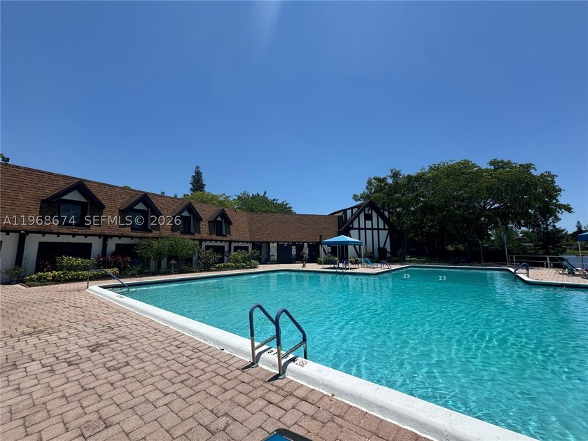 All ages community; Spacious 1 Bed / 1.5 Bath Condo in - photo 31