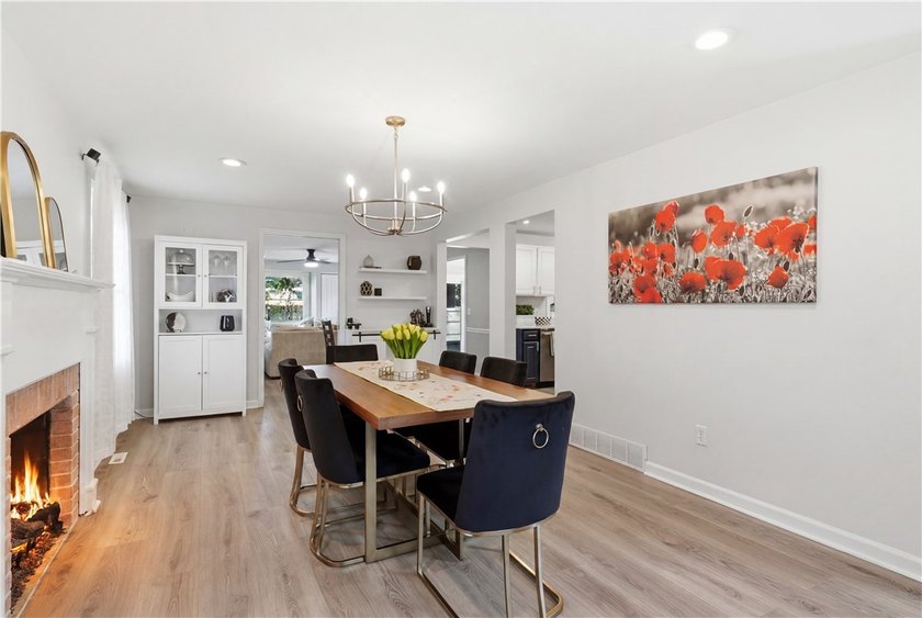 Show-stopping and meticulously maintained, this move-in ready - photo 12