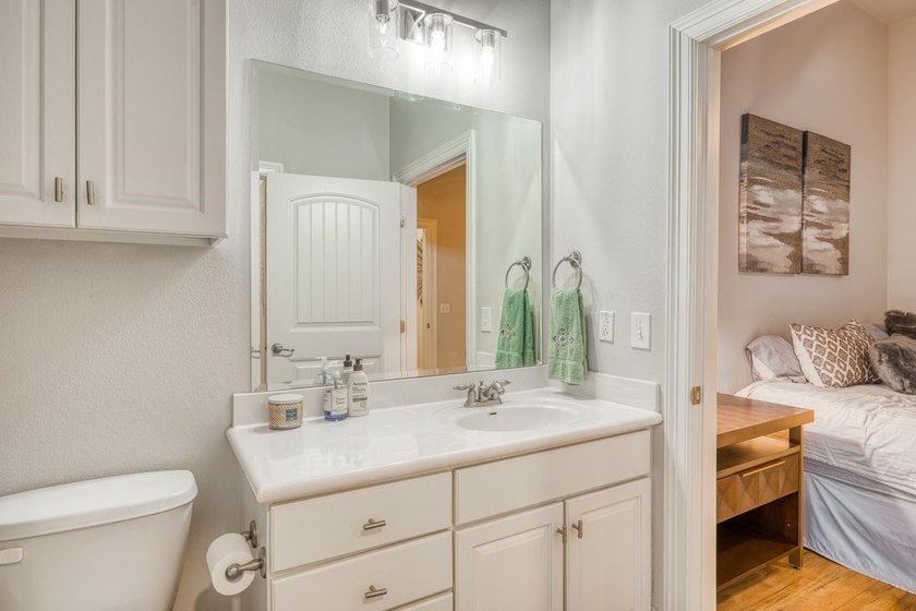 Discover the ultimate retreat in this updated Penthouse-level - photo 12
