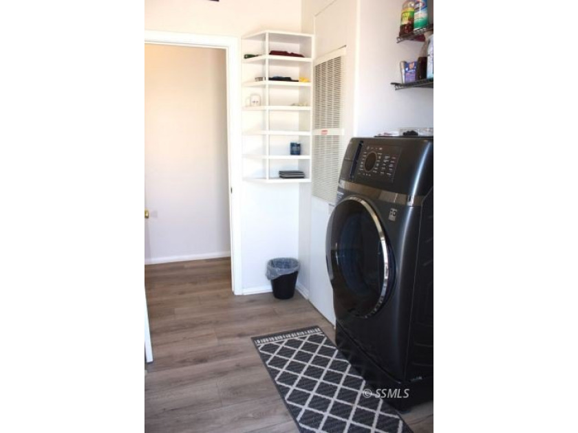 Move-In Ready! Charming 2-bedroom, 2-bath home with beautiful - photo 12