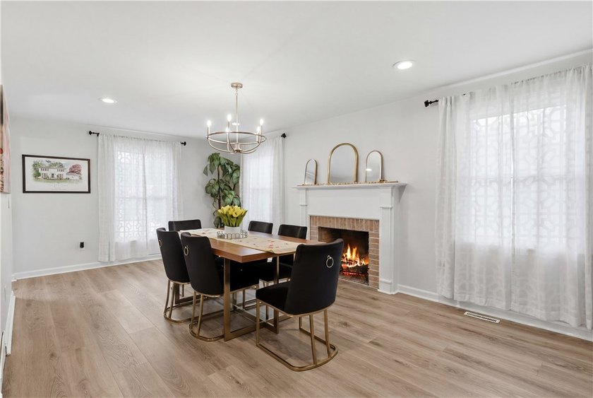 Show-stopping and meticulously maintained, this move-in ready - photo 14