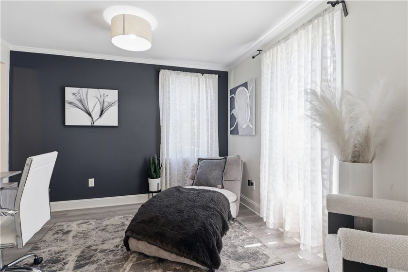 Show-stopping and meticulously maintained, this move-in ready - photo 22