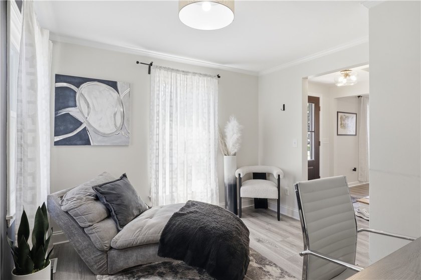 Show-stopping and meticulously maintained, this move-in ready - photo 23