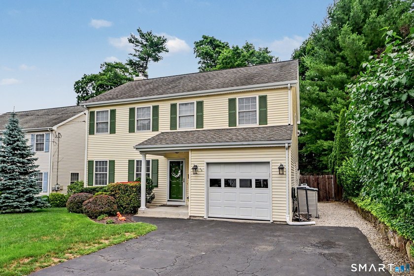 Welcome home to this beautifully updated gem in one of Norwalk's - photo 3