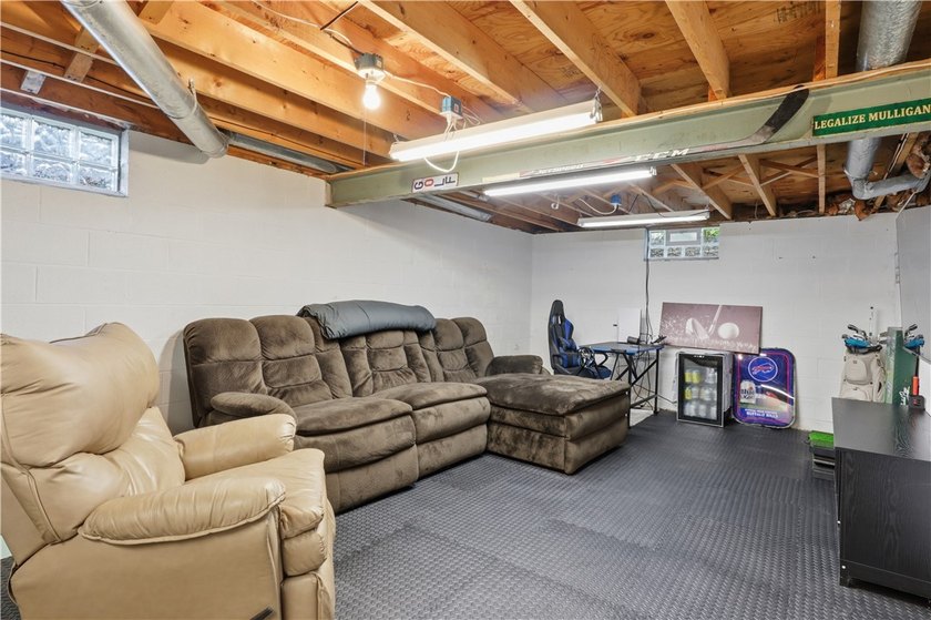 Show-stopping and meticulously maintained, this move-in ready - photo 37
