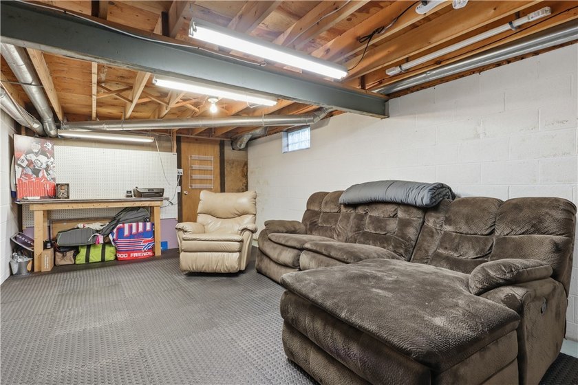 Show-stopping and meticulously maintained, this move-in ready - photo 38