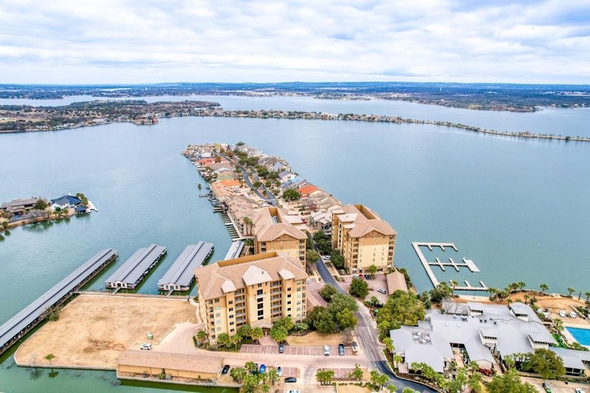 Discover the ultimate retreat in this updated Penthouse-level - photo 40