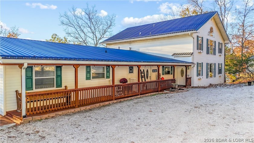 A must-see 10 Bedroom waterfront home. Check out this rare find - photo 8