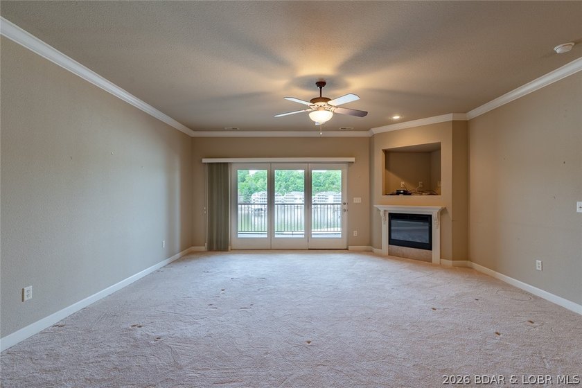 Experience low-maintenance lake living in this well-maintained - photo 7